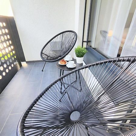 Appartamento Wings - Brand New - Presidential Garden - Free Parking Bratislava Esterno foto