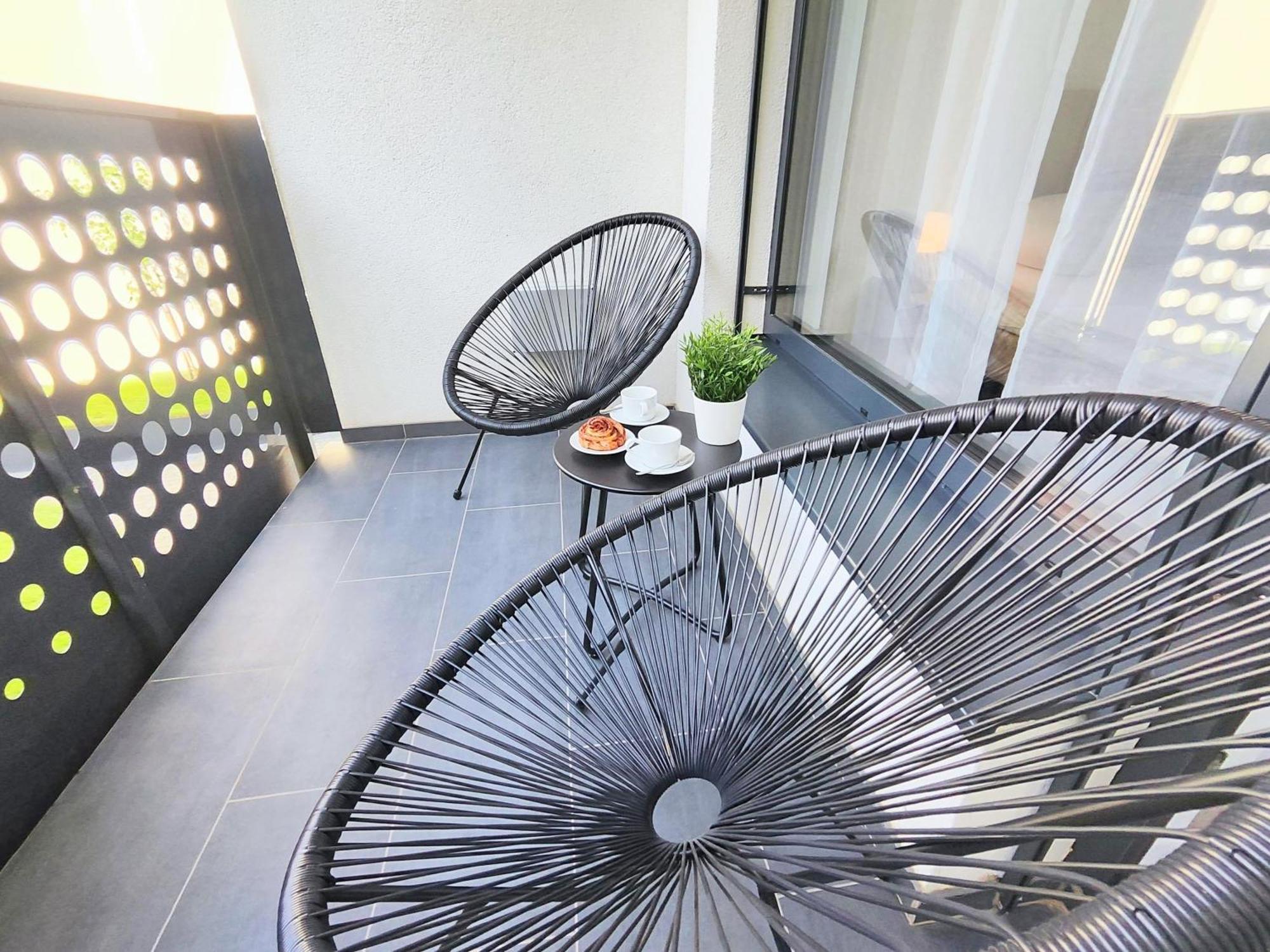 Appartamento Wings - Brand New - Presidential Garden - Free Parking Bratislava Esterno foto