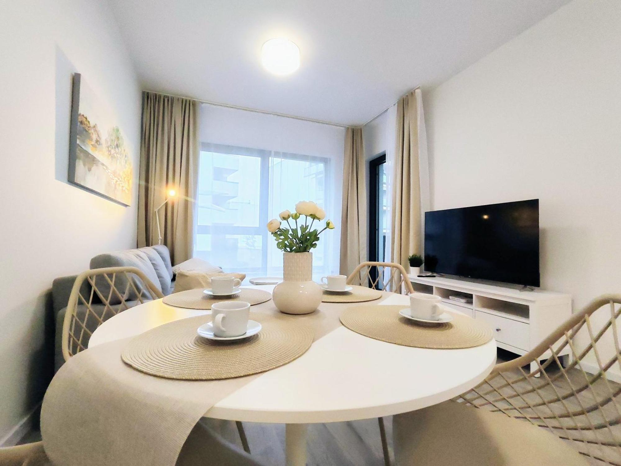 Appartamento Wings - Brand New - Presidential Garden - Free Parking Bratislava Esterno foto