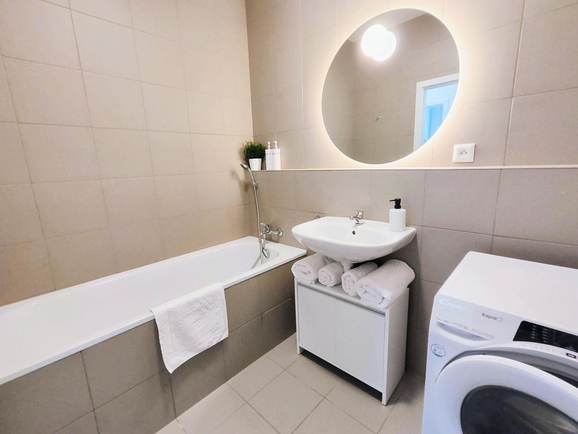 Appartamento Wings - Brand New - Presidential Garden - Free Parking Bratislava Esterno foto