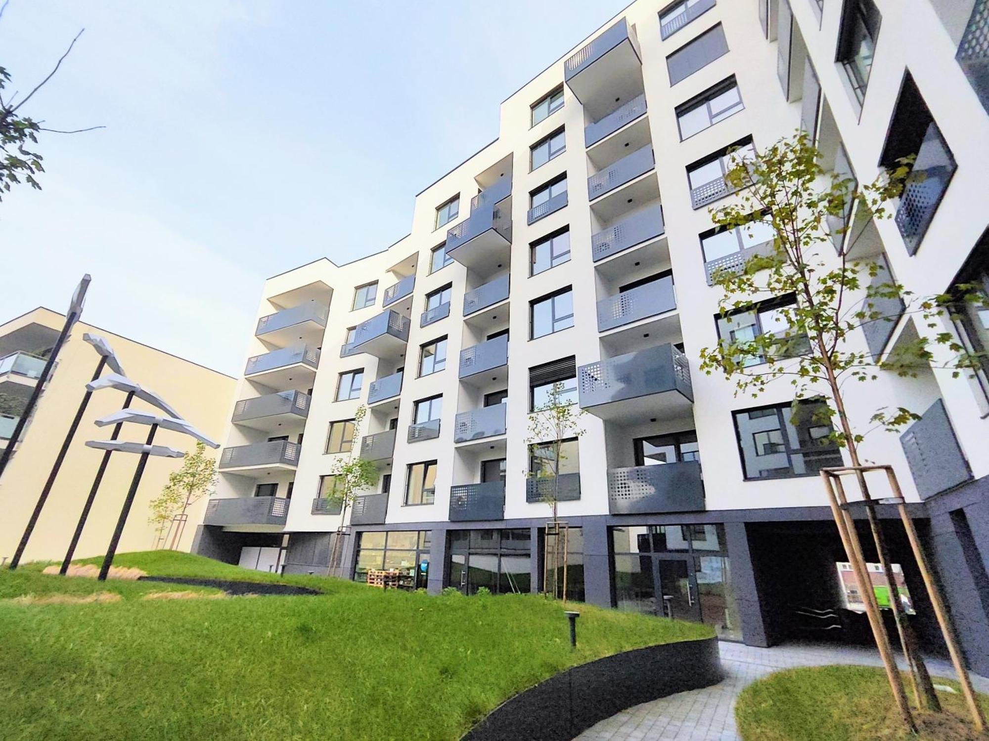 Appartamento Wings - Brand New - Presidential Garden - Free Parking Bratislava Esterno foto
