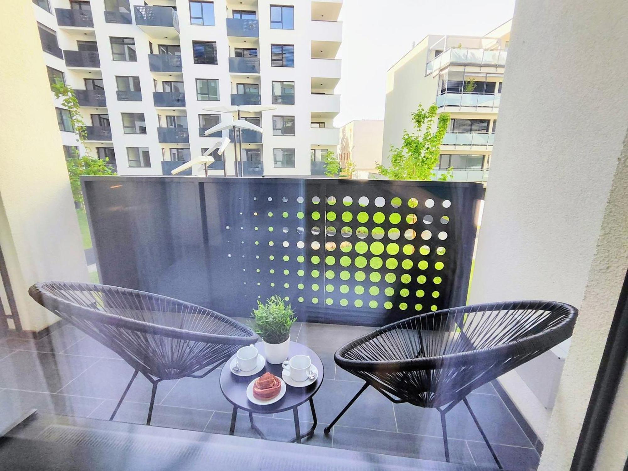 Appartamento Wings - Brand New - Presidential Garden - Free Parking Bratislava Esterno foto
