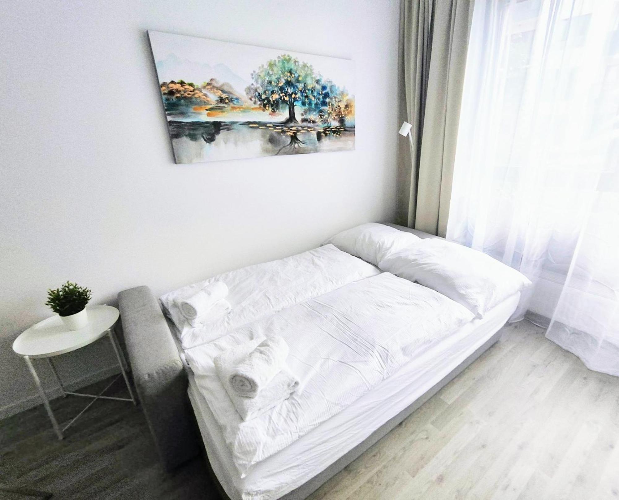 Appartamento Wings - Brand New - Presidential Garden - Free Parking Bratislava Esterno foto